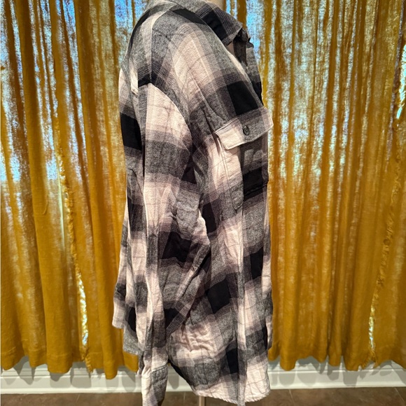 Old Navy Gray and Black Plaid Maternity Shirt - Picture 2 of 4